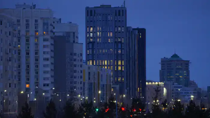 В Астане депутаты маслихата проголосовали за ужесточение правил прописки, что может вызвать недовольство среди жителей, стремящихся к более свободным условиям регистрации по месту жительства и временного проживания.