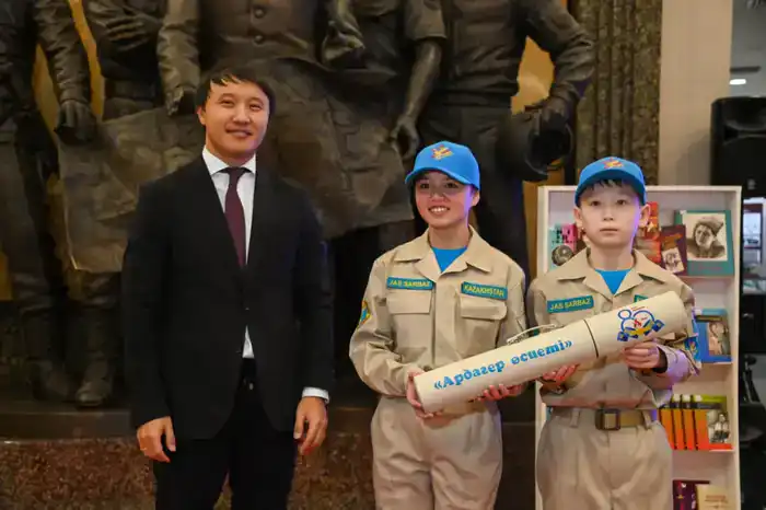 К знаменательной дате Военно-исторический музей представил экспозицию о Бауыржане Момышулы (4)