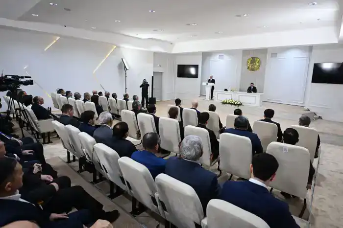 Выступление Главы государства на встрече с общественностью Жамбылской области (2)