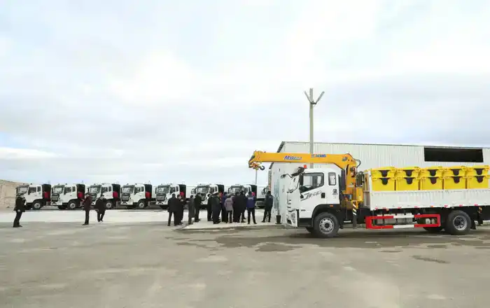 «Таза Қазақстан»: Аким области ознакомился с новой техникой для вывоза мусора (4)