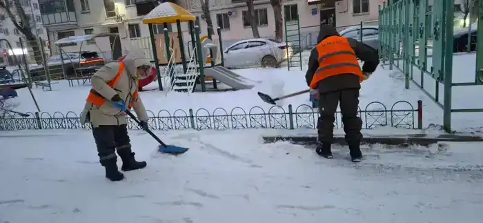 Более 3 000 дорожных рабочих и около 1 500 единиц спецтехники задействованы в снегоуборочных работах в Астане (4)