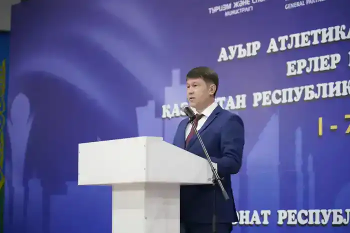 В Астане стартовал чемпионат страны по тяжелой атлетике (7)