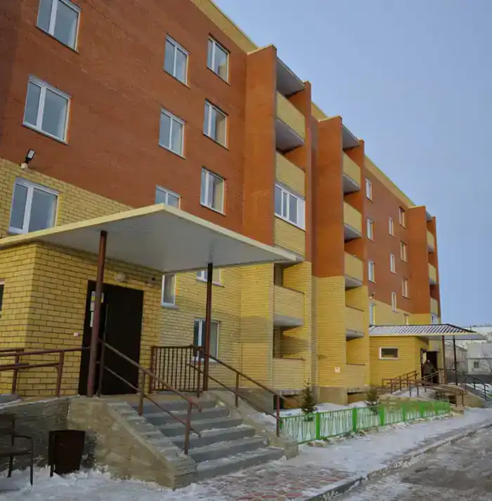 Аким Павлодарской области Асаин Байханов проверил реализацию социальных проектов, включая жилье для очередников и детский сад для детей с особыми потребностями в Экибастузе