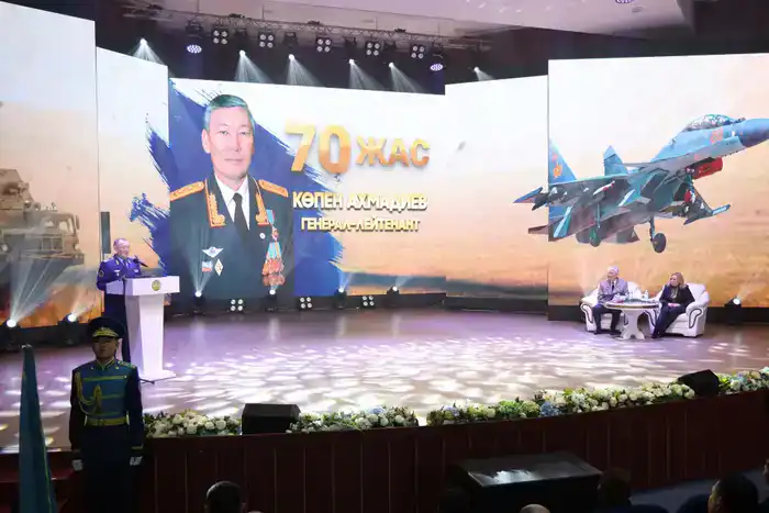 В Астане ветерана Сил воздушной обороны Копена Ахмадиева поздравили с юбилеем (3)