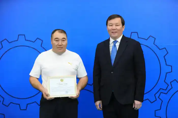 Актюбинцев наградили за вклад в развитие региона и профессионального образования (7)