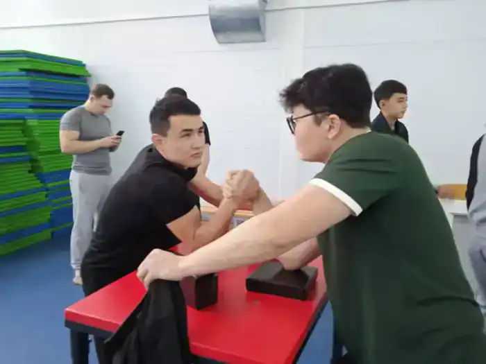 Студенты Астаны соревновались на армрестлинге