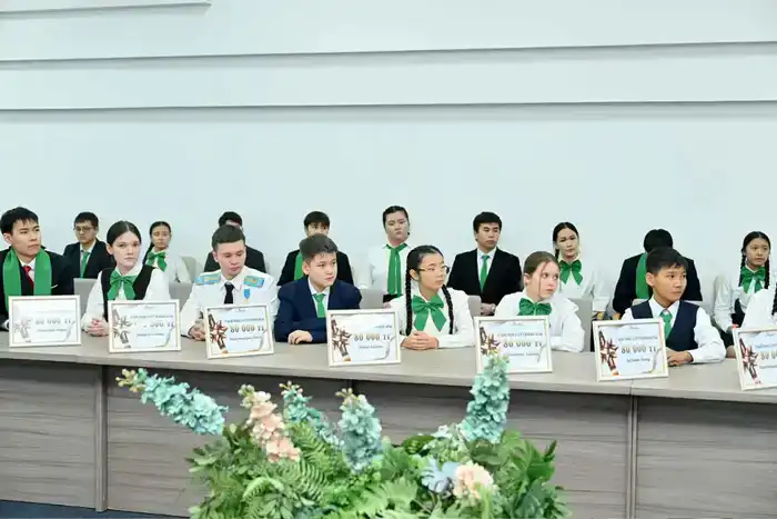 Талантливые школьники региона получили поддержку от акима области
