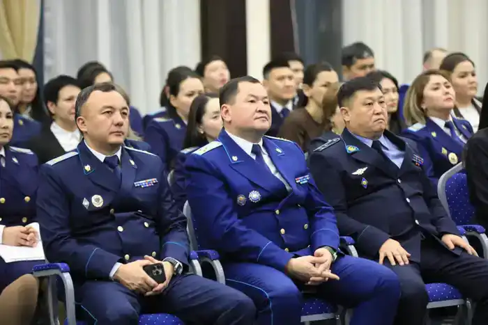 Аким области поздравил работников прокуратуры с профессиональным праздником (10)