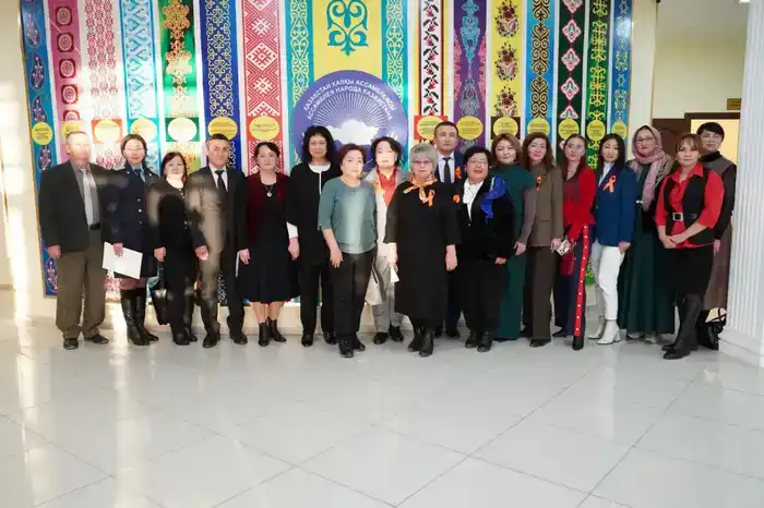 Обсуждение вопросов молодежного воспитания и семейных ценностей на круглом столе в Западно-Казахстанской области