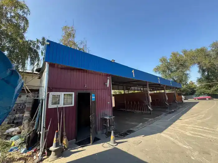 В Алматы снос автомойки: конец эпохи безразличия к строительным нормам