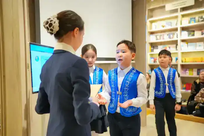 В Астане переданы электронные учебные станции для школ и библиотек