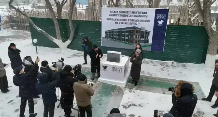 В Актобе ведётся строительство нового учебно-лабораторного корпуса кампуса международного университета Heriot-Watt University. (2)