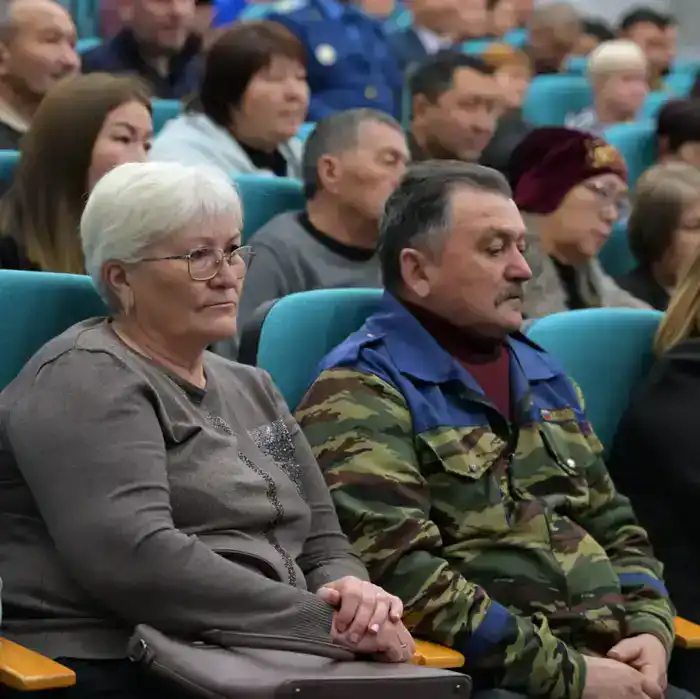 Сегодня аким области Асаин Байханов встретился с жителями Щербактинского района и обсудил актуальные вопросы (4)