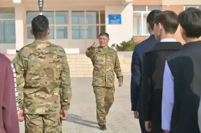 Казахстан обновляет правила НВП, усиливая подготовку допризывников к службе