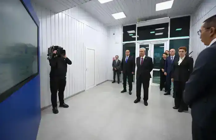Президент Токаев ознакомился с работой фармацевтических компаний в Жамбылской области