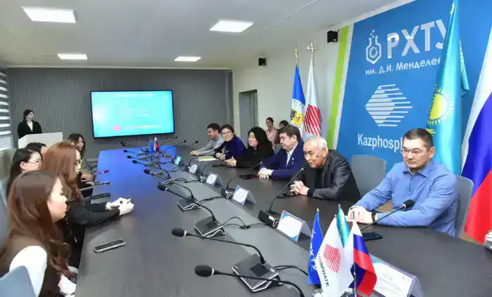 Двойные дипломы как шаг к трудоустройству: выпускники программы РХТУ и Университета Дулати нашли работу в 'Казфосфате'