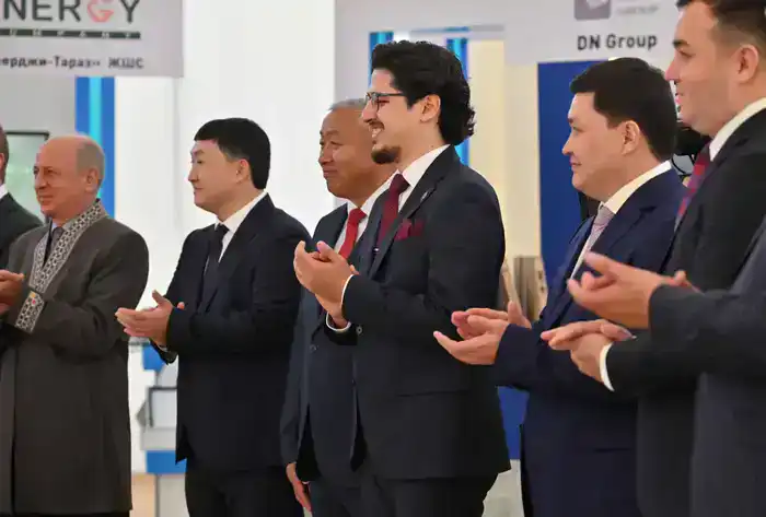 Глава государства посетил малую индустриальную зону «Тараз» (8)