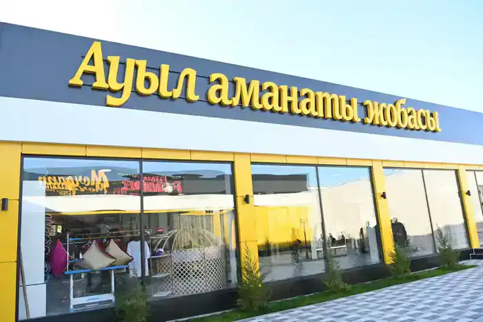 За прошедшие 11 месяцев на постоянную работу трудоустроено около 28 тысяч человек (2)