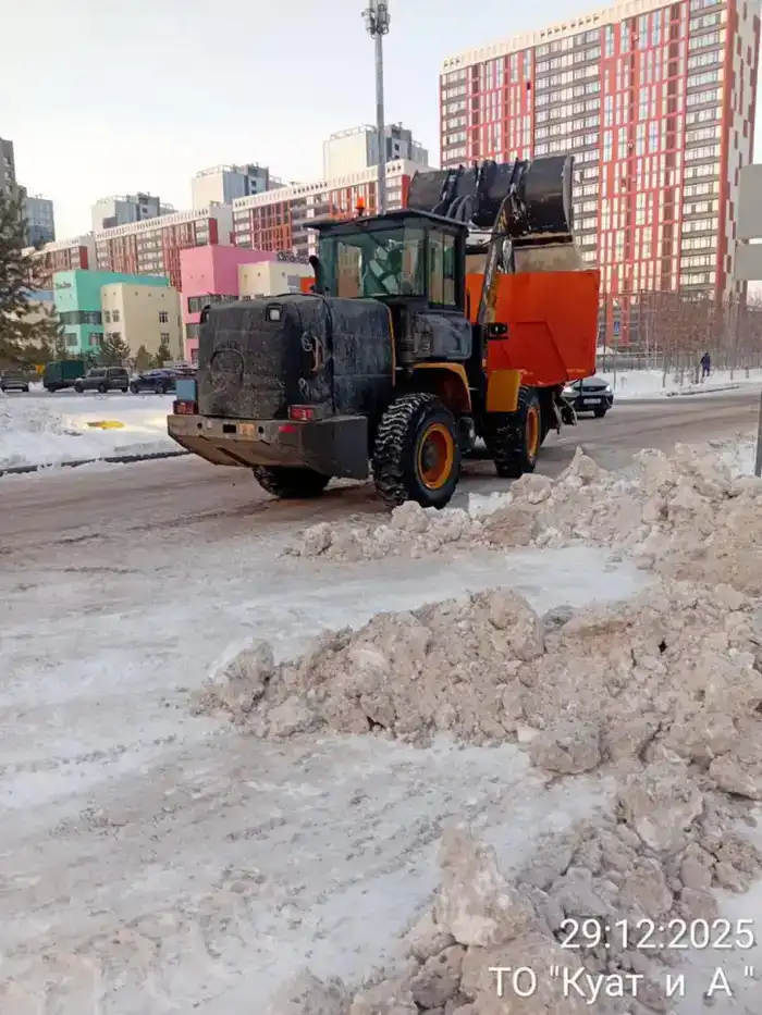 Почти 3 000 дорожных рабочих и свыше 1 400 единиц спецтехники задействованы в снегоуборочных работах в Астане (7)