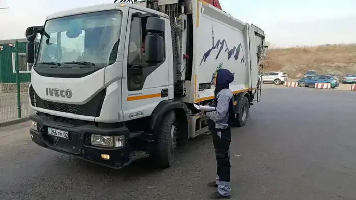 В Алматы усилили контроль спецтранспорта по вывозу мусора в рамках плана по снижению загрязнения воздуха (3)