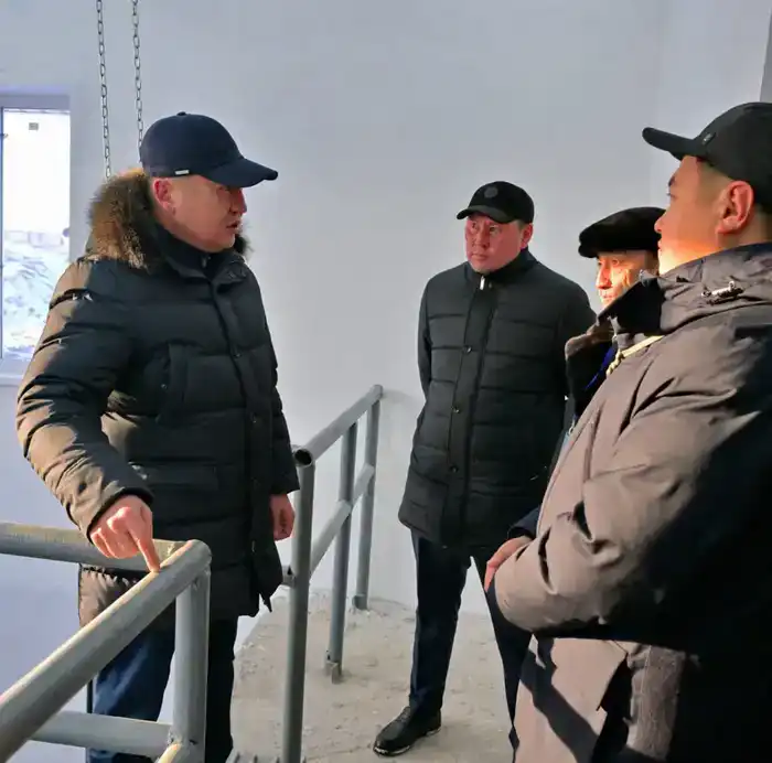 Аким Павлодарской области Асаин Байханов совершил рабочую поездку в Баянаульский район, где оценил ход реализации ключевых инфраструктурных, проектов (5)