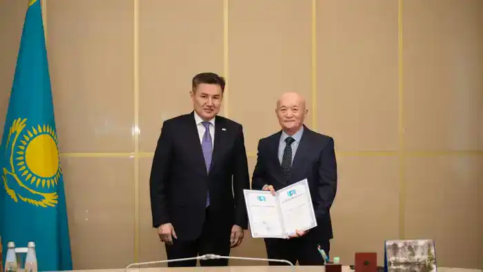 В Восточном Казахстане вручили госнаграды в честь Дня Независимости (5)