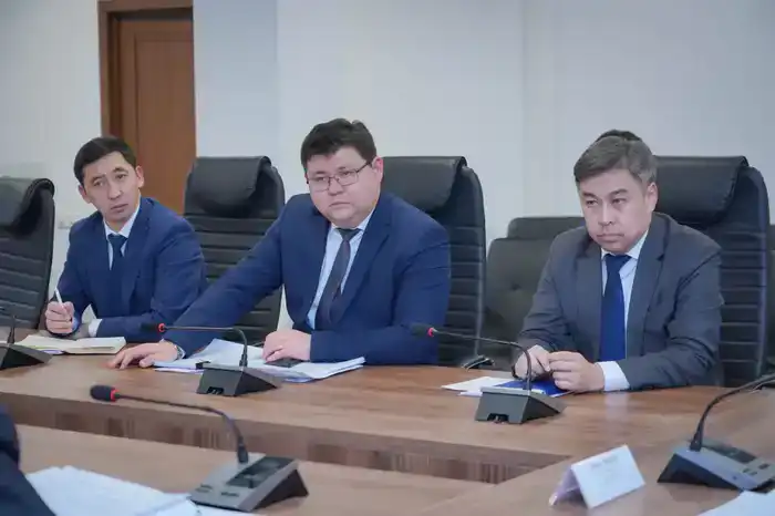 Министр науки и высшего образования РК провел прием граждан по личным вопросам (2)