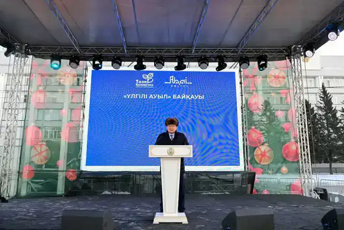 Победителям областного конкурса «Үлгілі ауыл» вручены 20 тракторов (2)