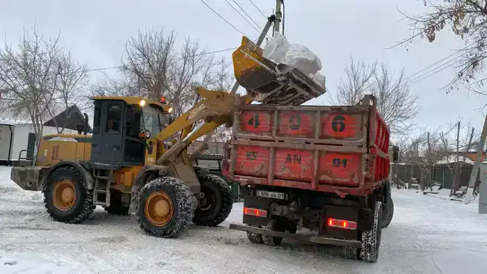 Астана очищает свои улицы от зимнего покрова: вывезено более 1 миллиона кубометров снега