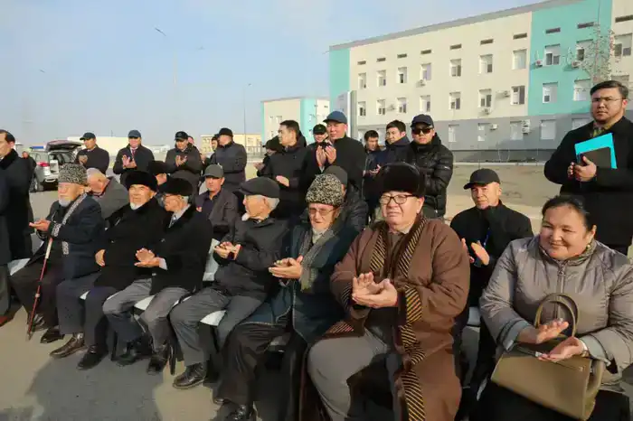 В Мангистауской области медицинским учреждениям передали новые санитарные автомобили (5)