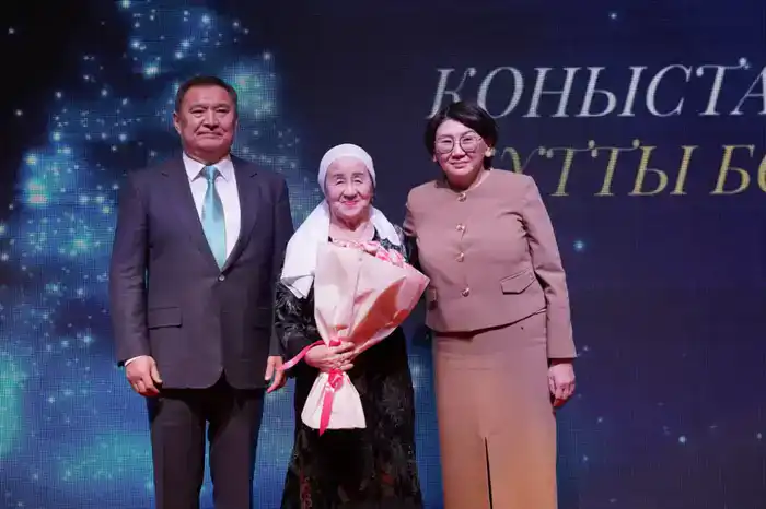 В новую квартиру – в Новый год: очередникам Косшы вручили ключи (2)