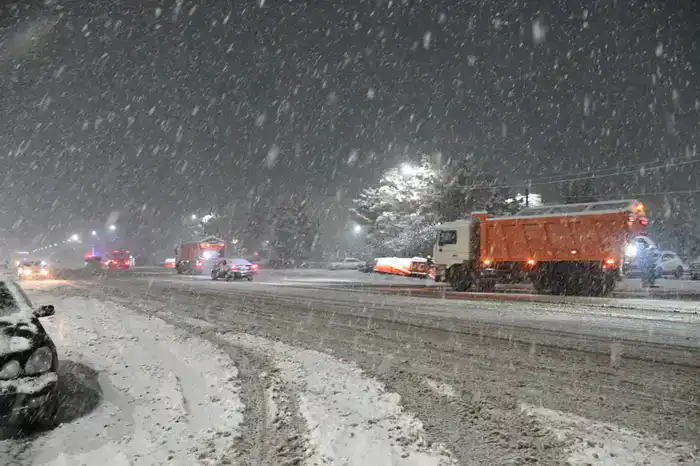 Усиленные меры по очистке дорог в Жамбылской области в условиях ухудшения погоды