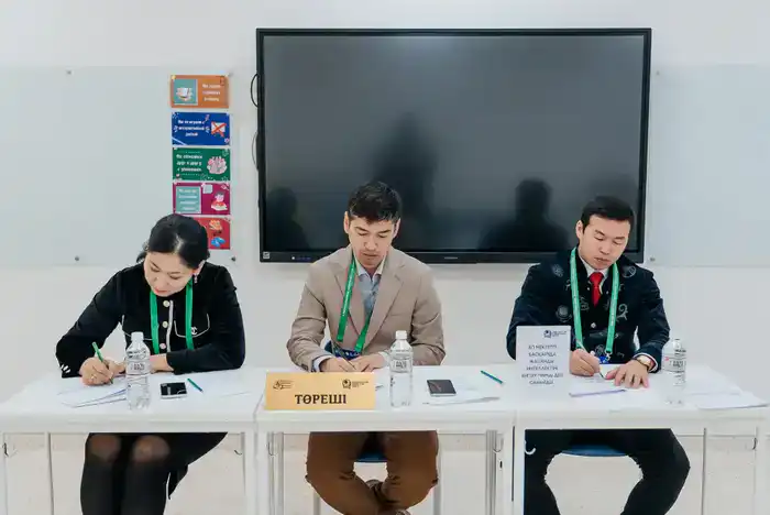 Дебатный турнир «Director's CUP» в Атырау: развитие управленческих компетенций среди руководителей образовательных учреждений