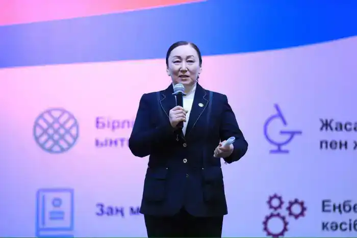 В Актобе авторы QazVac и эксперты в сфере медицины обсудили с будущими врачами национальные ценности (2)