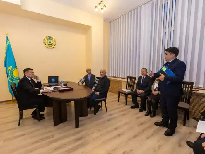 Аким ВКО провел приём граждан по личным вопросам (3)