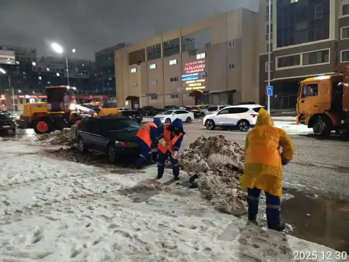 Значительные усилия по уборке снега в Астане: последствия для городского движения и инфраструктуры