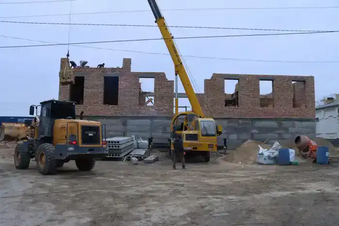 Ознакомился с ходом работ на железнодорожных вокзалах (7)