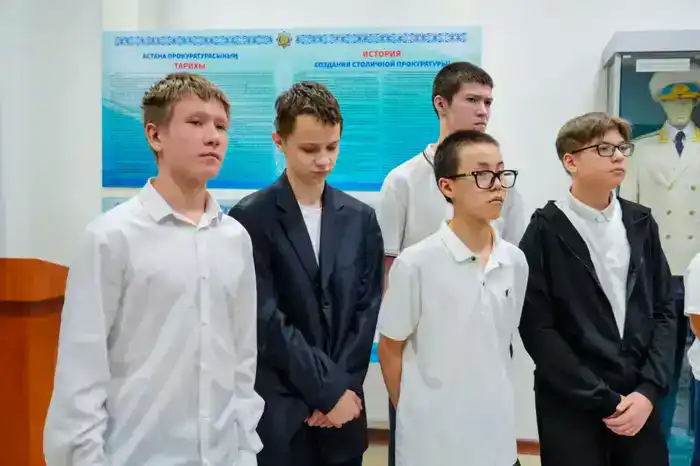 «Закон и порядок»: день открытых дверей провела для школьников столичная прокуратура (3)