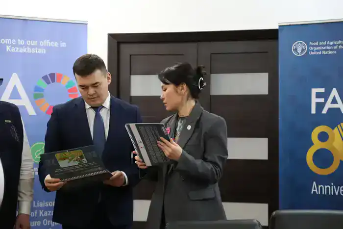 ФАО передала Казахстану оборудование для мониторинга и борьбы с саранчой (4)