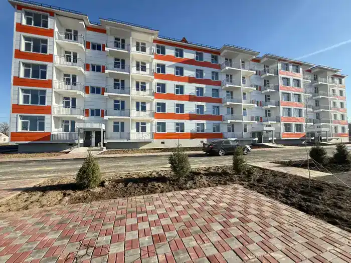 В Аксуском районе по итогам года очередь на жилье сократится на 12% (10)