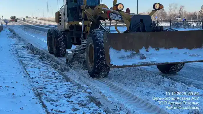 Более 3 000 дорожных рабочих и 1 300 единиц спецтехники задействованы в снегоуборочных работах в Астане (6)