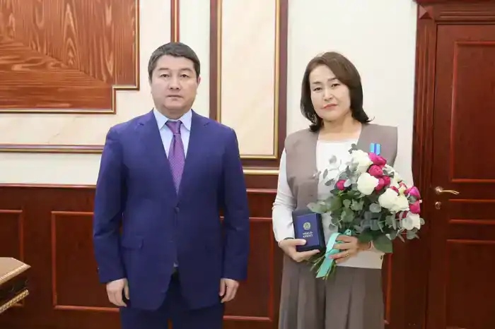 Нурдаулет Килыбай вручил государственные награды людям труда (8)