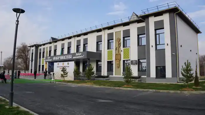 РЕАЛИЗАЦИЯ ПОРУЧЕНИЙ ПРЕЗИДЕНТА: В ТУРКЕСТАНСКОЙ ОБЛАСТИ ВВЕДЕНА В ЭКСПЛУАТАЦИЮ ШКОЛА ИСКУССТВ ЗА СЧЕТ ВОЗВРАЩЕННЫХ ГОСУДАРСТВУ АКТИВОВ (5)