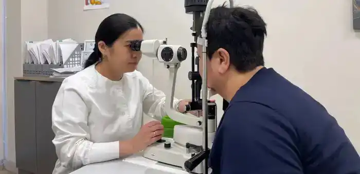 В столичных клиниках проводят операции на глаза по ОСМС (2)