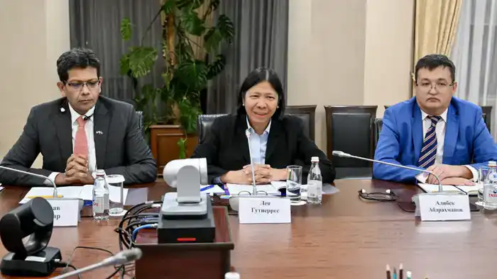 Серик Жумангарин встретился с генеральным директором Азиатского банка развития по Центральной и Западной Азии (2)