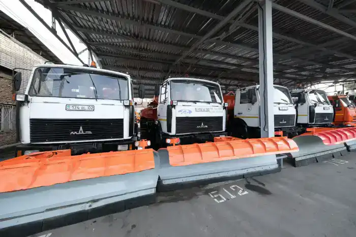 В Алматы завершают сезон мойки улиц и начинают подготовку к зимним осадкам и гололеду (2)