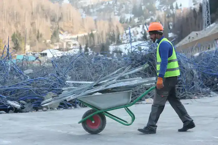 Аким Алматы ознакомился с ходом реконструкции высокогорного спортивного комплекса «Медеу» (2)