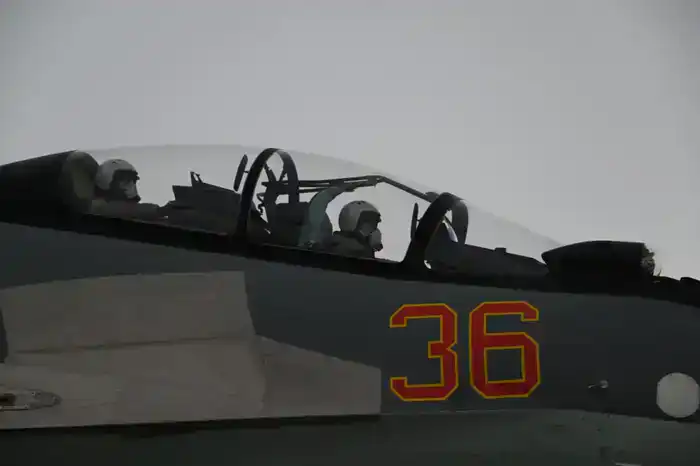 Военные летчики посвятили учебно-тренировочные полеты выдающемуся полководцу Бауыржану Момышулы (4)