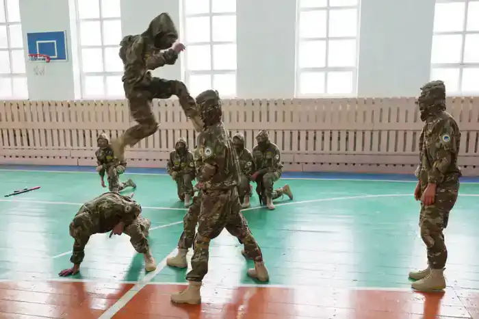 Военно-патриотический клуб Жас бүркіт формирование молодежи школьная среда правонарушения