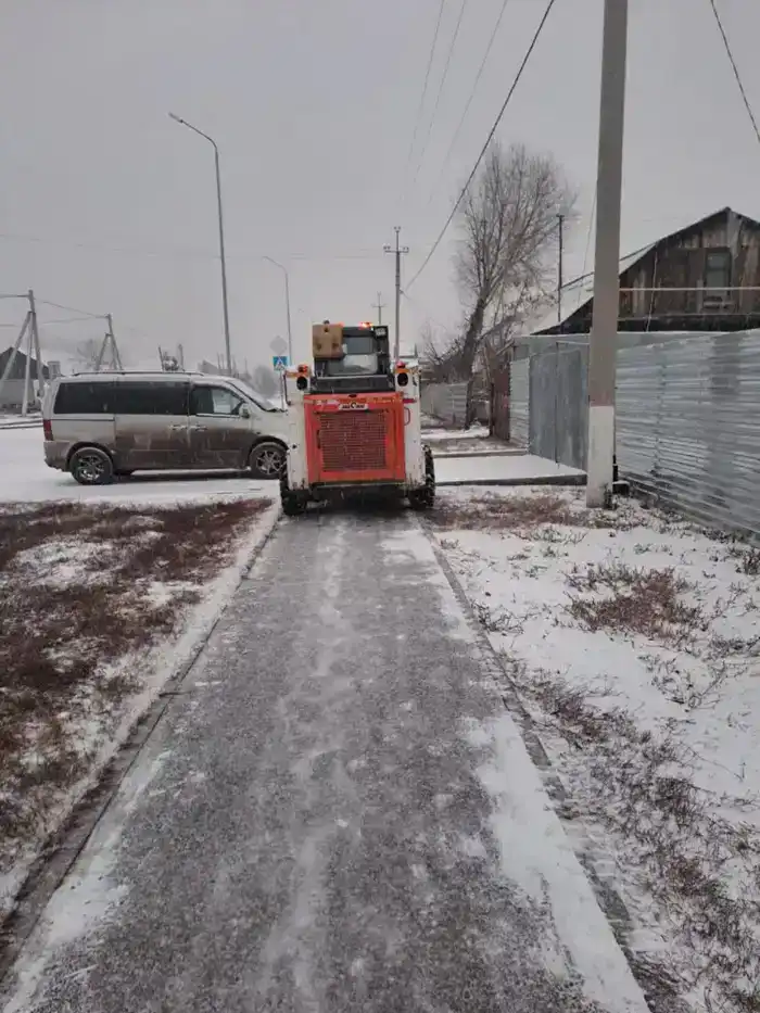 Астана активно очищается от снега: более 1 тыс. единиц спецтехники и 3 тыс. дорожных рабочих на улицах города